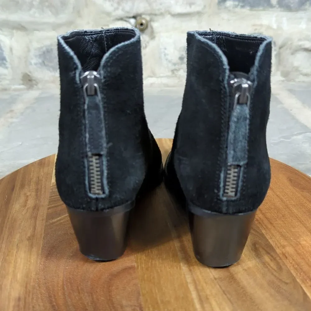 𝅺nine West‎ black suede zipped heeled bootie Woman's Size 6.5 Round Toe